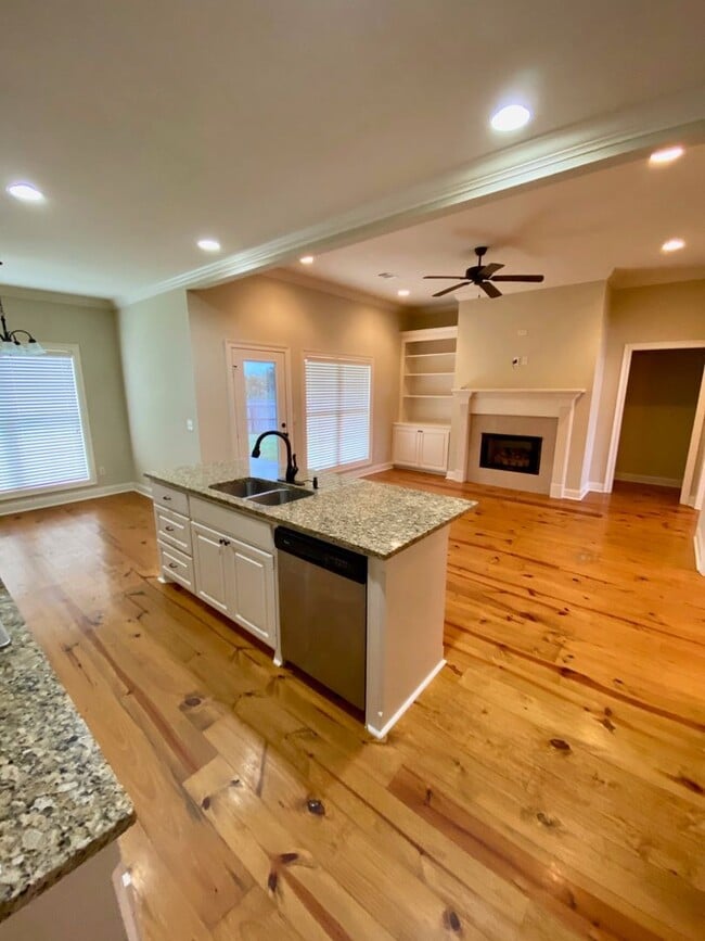 Building Photo - 3 bed, 2 bath for rent in Germantown Schoo...