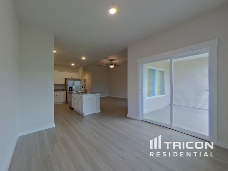 Building Photo - 1213 Crested Iris St