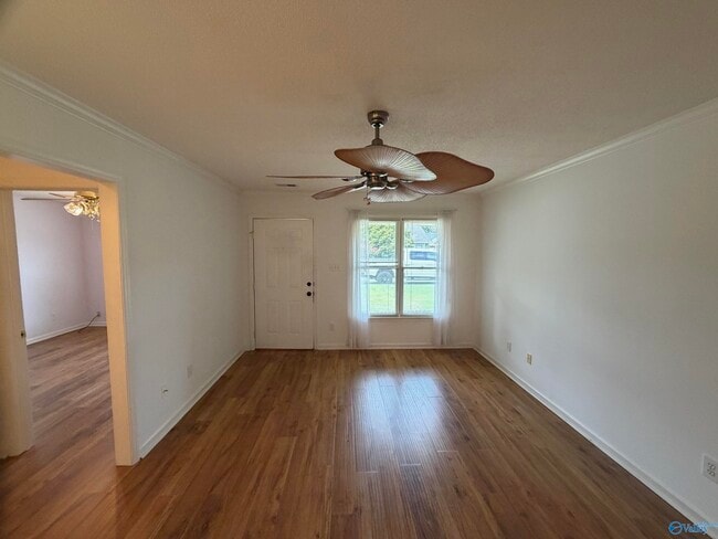 Building Photo - 313 Woodridge Dr SW