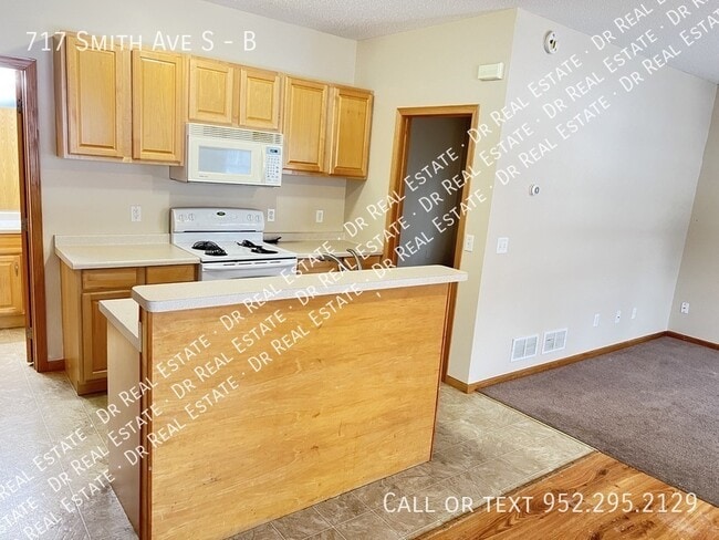 Building Photo - 717 Smith Ave S