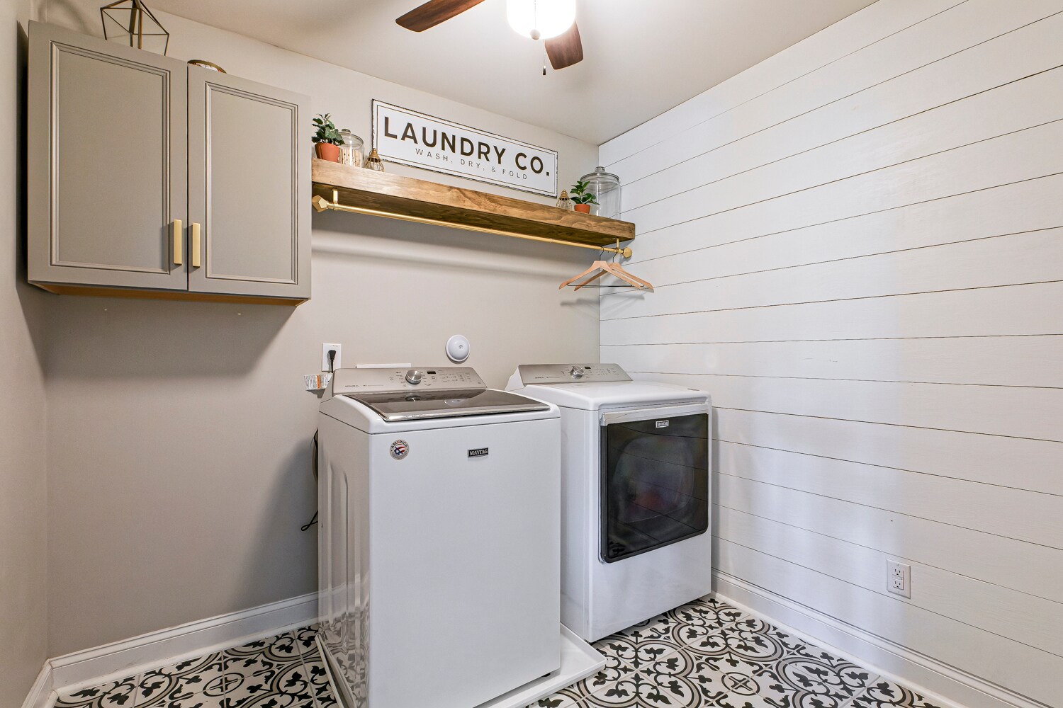 Building Photo - 1608 Cascade Falls Ln