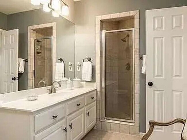 Building Photo - 5607 Courtyard Dr