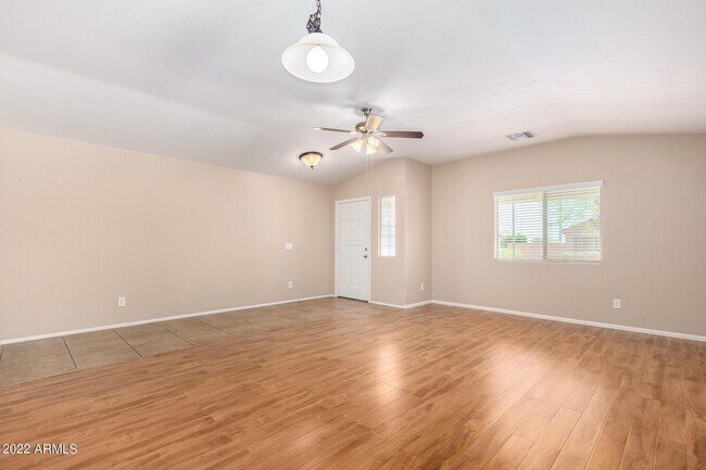 Building Photo - 17556 W Bloomfield Rd
