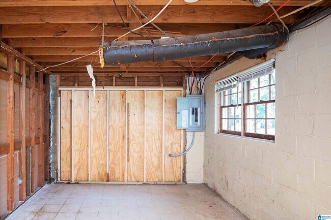 Building Photo - 1037 Dawn Dr