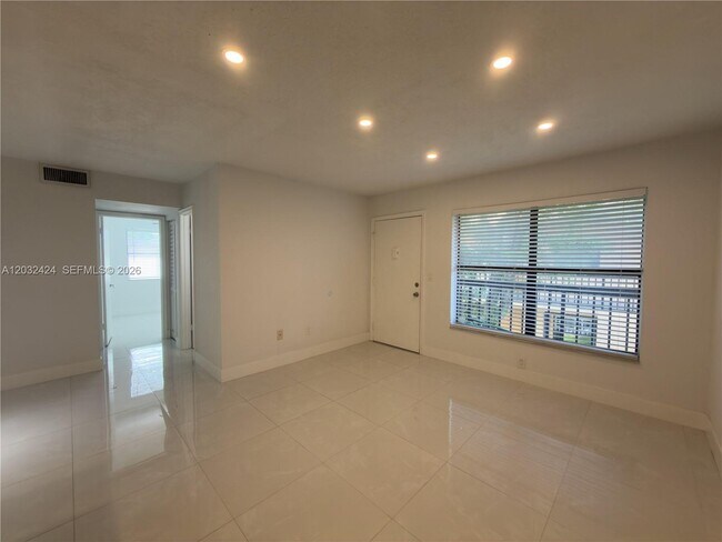 Building Photo - 2500 W 67th Pl