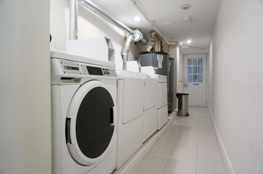 Building Photo - 10 Brainerd Rd