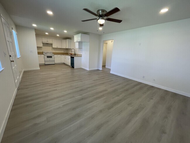 Building Photo - 2654 Victoria Ave