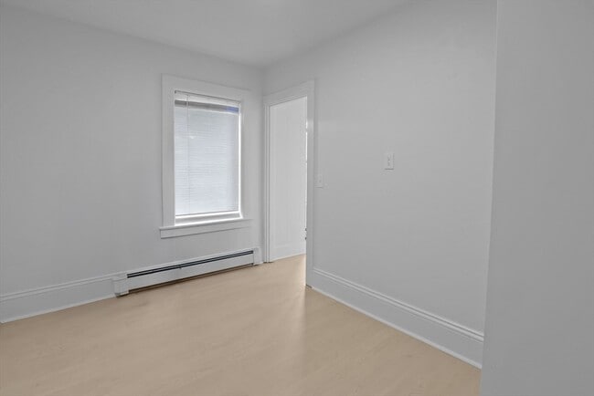 Building Photo - 6 Coffin Ave Ct