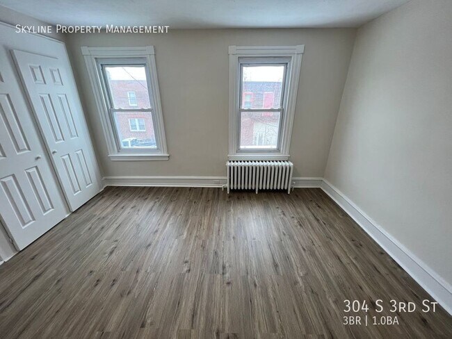 Building Photo - 304 S 3rd St