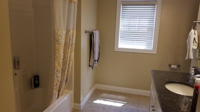 Building Photo - Luxurious 4bd/2.5ba house in quiet Boston neighborhood