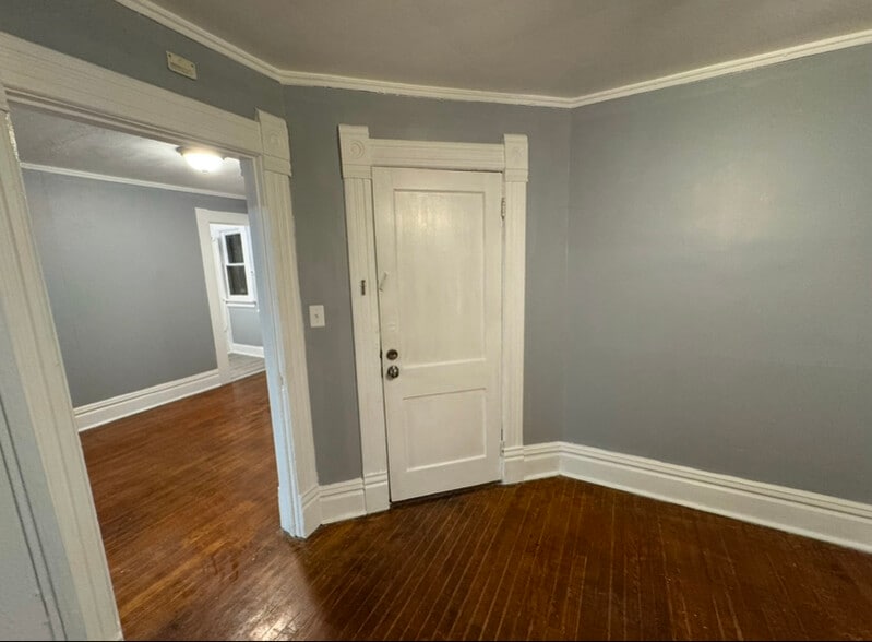 Building Photo - 923 16th Ave