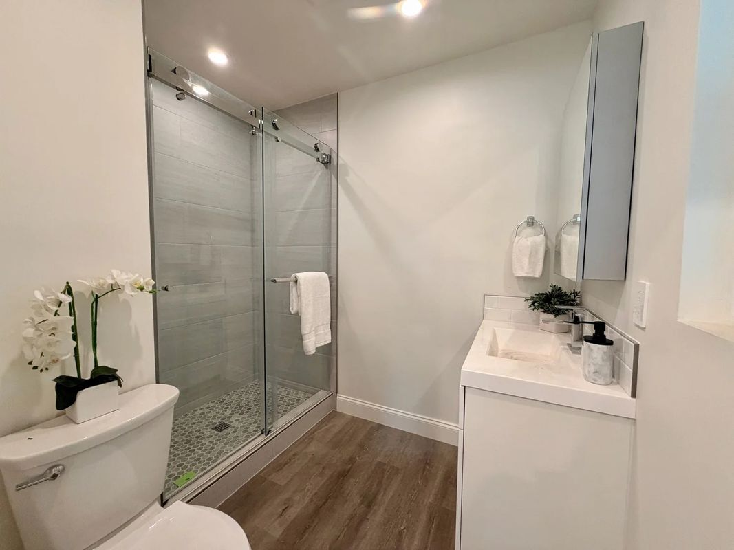 Building Photo - 2924 W Riverside Dr