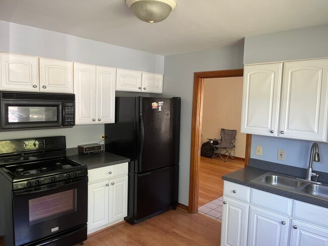 Building Photo - 9222 Lorel Ave
