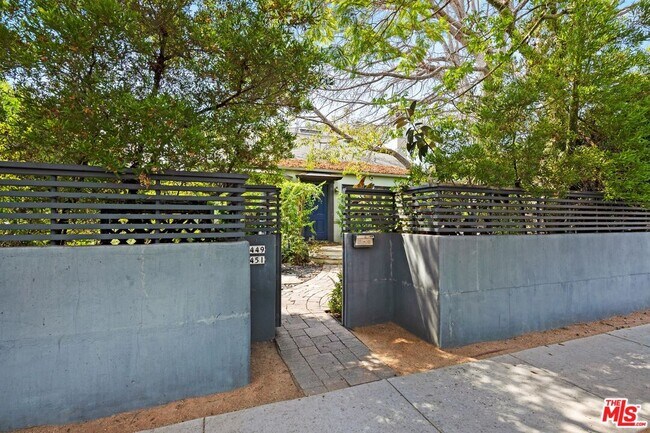 Building Photo - 449 Westbourne Dr