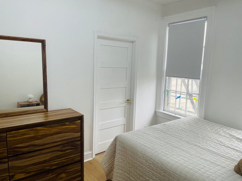 Building Photo - 313 C St SE