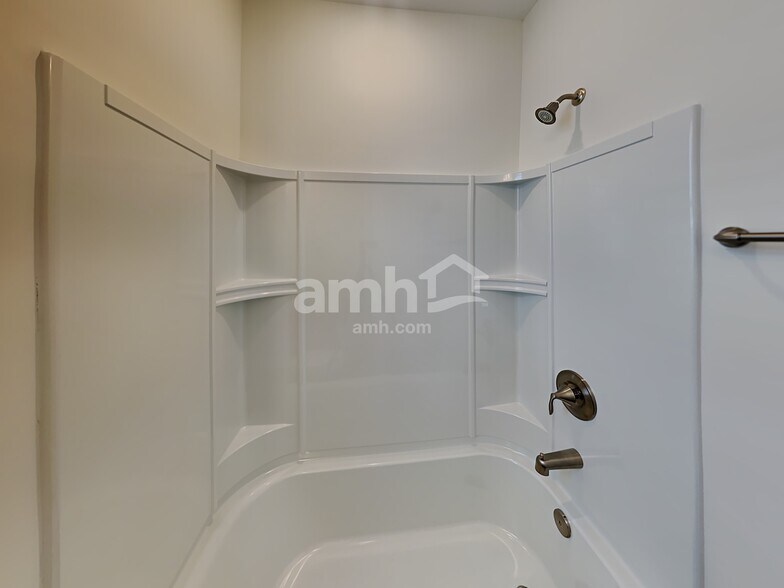 Building Photo - 4521 Tarpon Dr