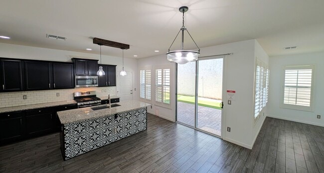 Building Photo - 3 Bedroom Home in the Mulberry Community Near S Signal Butte Rd and E Guadalupe Rd!
