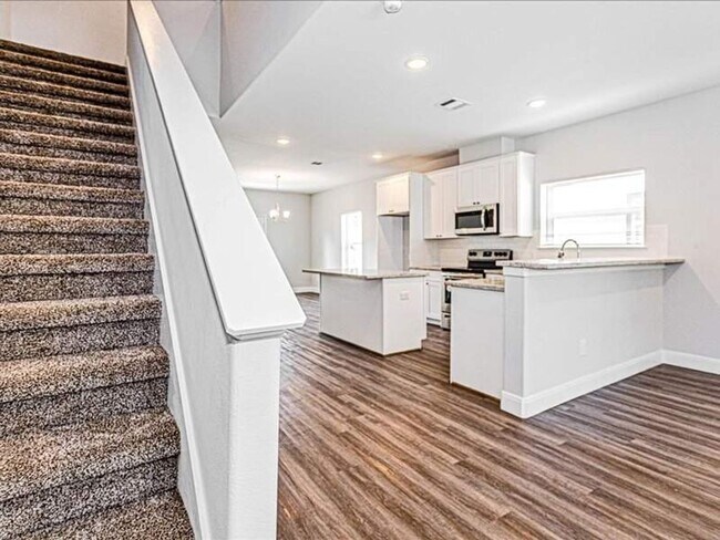 Building Photo - 9314 Sundown Dr