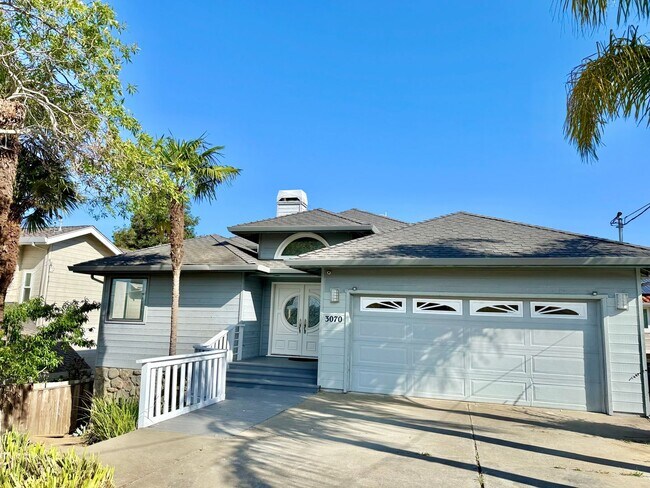 Building Photo - $4,390 / 3 BR - HILLTOP HOME WITH STUNNING BAY & BRIDGE VIEW IN HAYWARD!
