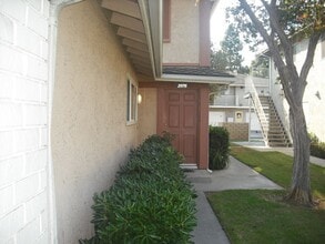 Building Photo - Wonderful 2 bedroom Townhouse close to Pool