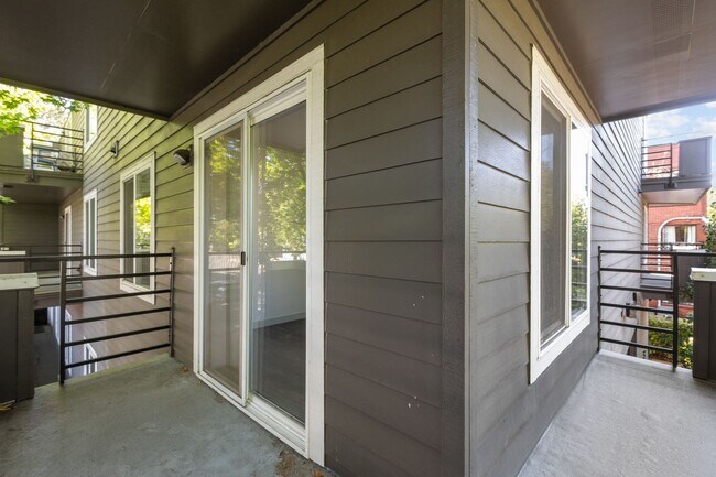 Building Photo - 115 W Galer St