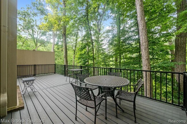 Building Photo - 1109 Ivyglen Cir
