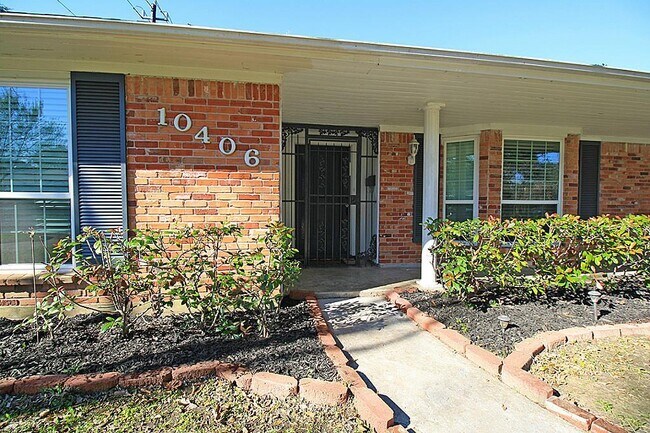 Primary Photo - 10406 Bob White Dr