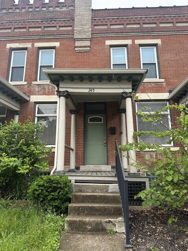 Primary Photo - 245 Miller Ave