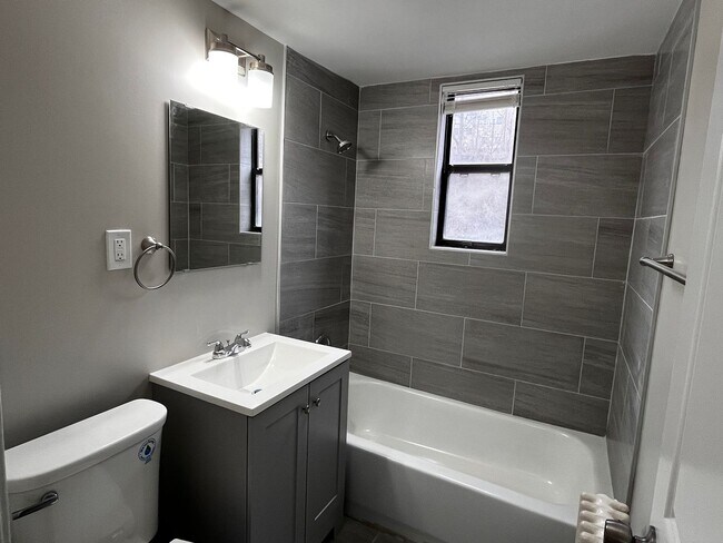 Building Photo - Affordable 2-Bedroom Apartment in Southwes...