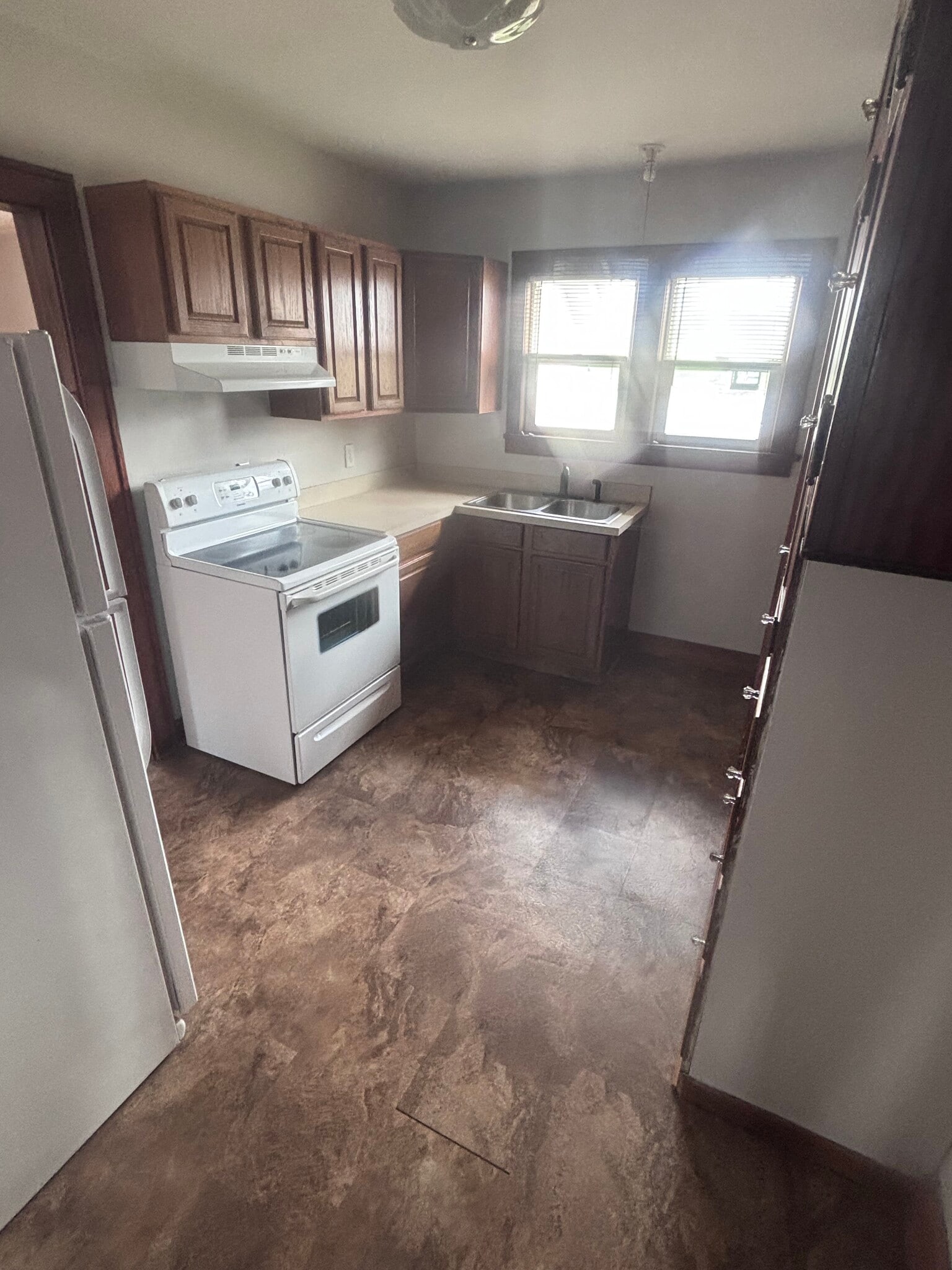 Kitchen - 2617 Peach Ln