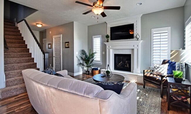 Building Photo - 4 bedroom/2.5 bathroom Townhome in Eagle Mountain