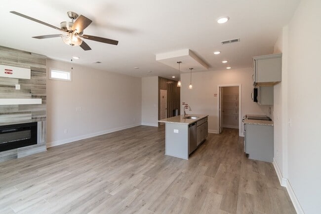 Building Photo - Modern and Luxurious New Construction in Great Location!