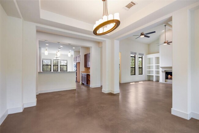 Building Photo - 18400 Lakepoint Cove