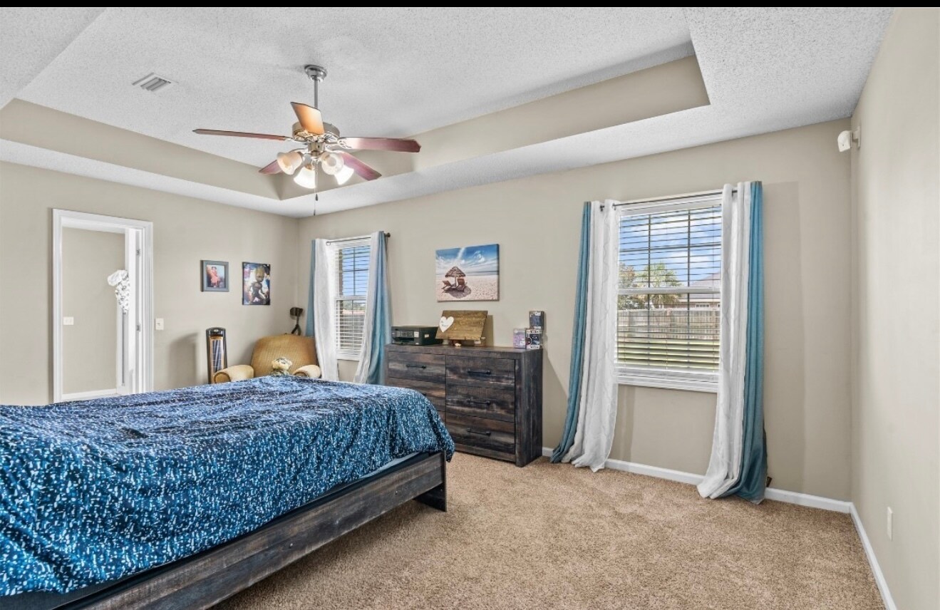 Master bedroom - 108 Fieldstone Dr