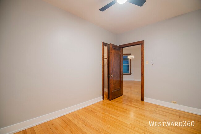 Building Photo - 4037 N Hamlin Ave