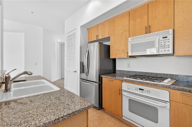Building Photo - 38 E Serene Ave