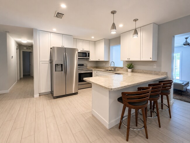 Building Photo - "Charming Furnished (Unfurnished Negotiable) 3-Bed Oasis with Hot tub in Palm Beach Gardens – 2,2...