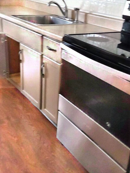 Building Photo - 400 Chestnut St