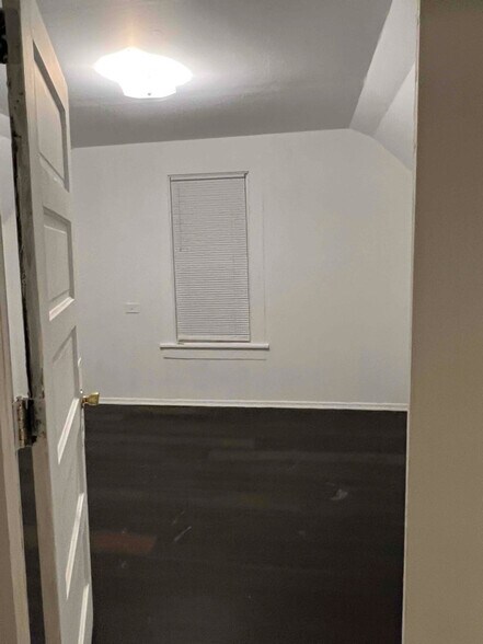 Building Photo - 301 N Railroad Ave