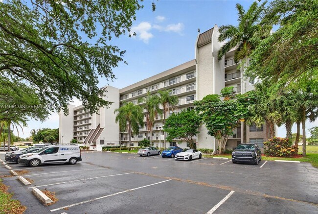 Building Photo - 3100 W Rolling Hills Cir