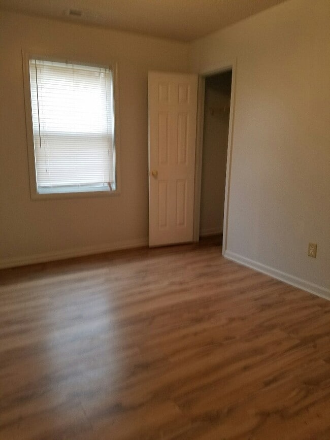 Building Photo - 207 Springvale St