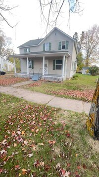 Building Photo - 4 Bedroom Single Family Home Available!