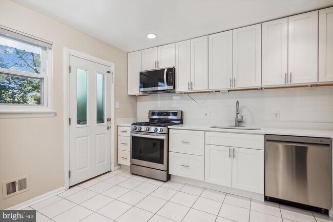 Building Photo - 6518 Wilmett Rd