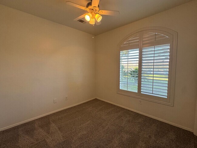 Building Photo - Spacious home with a pool! MOVE IN SPECIAL