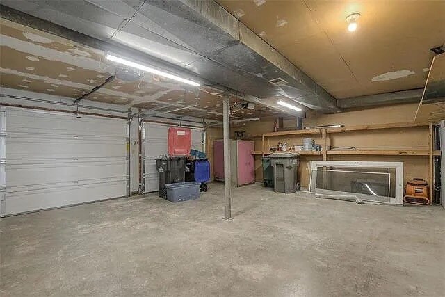 Garage - 1131 NE Oak Tree Dr