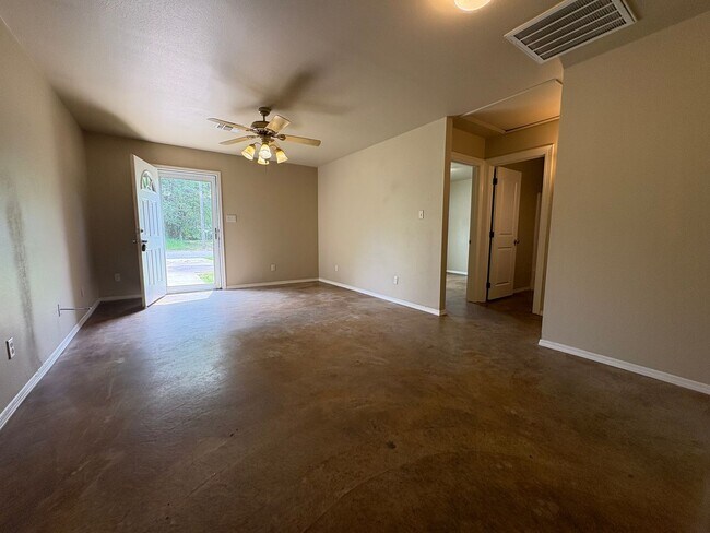 Building Photo - 2308 Queens Hwy
