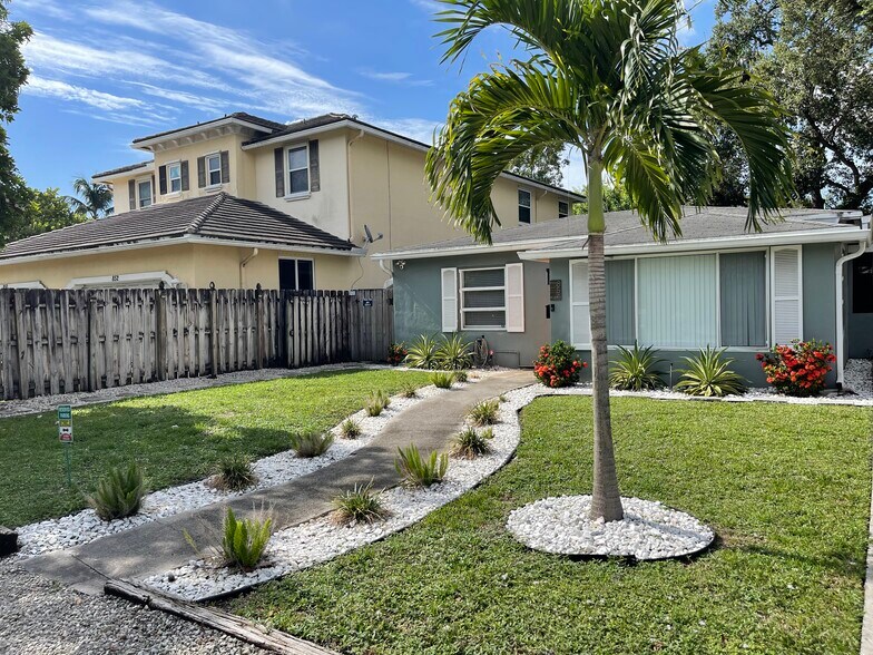 Building Photo - 854 SW 11th Ct