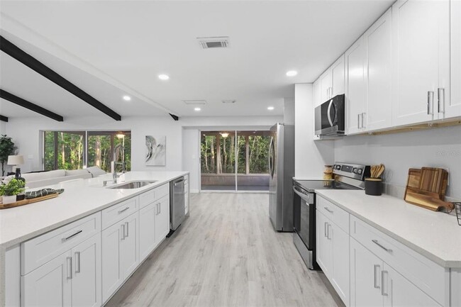 Building Photo - 300 E Sweetwater Creek Dr