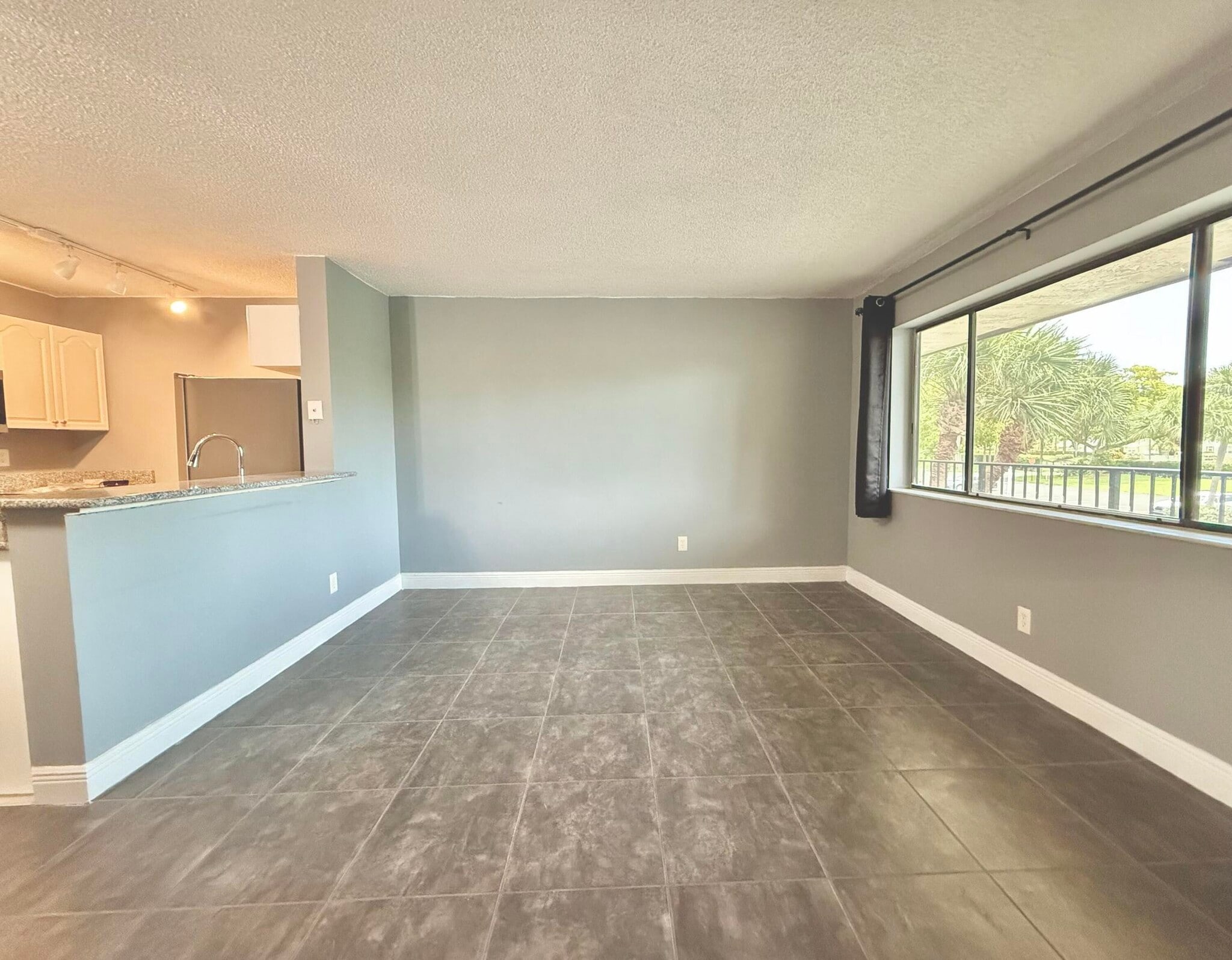 Building Photo - 1625 Meadows Cir W