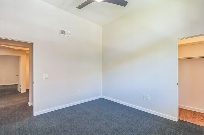 Building Photo - 2 Bed / 2 Bath Townhome at Biltmore, Palm ...